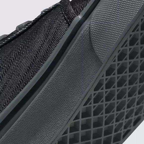 Vans WMNS Skate Chukka Low
Black/Grey/Denim
VN0A4BX45BR
Sneakers - Picture 10 of 16